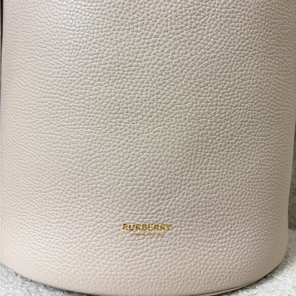 Burberry leather bucket bag large limestone - Picture 5 of 10
